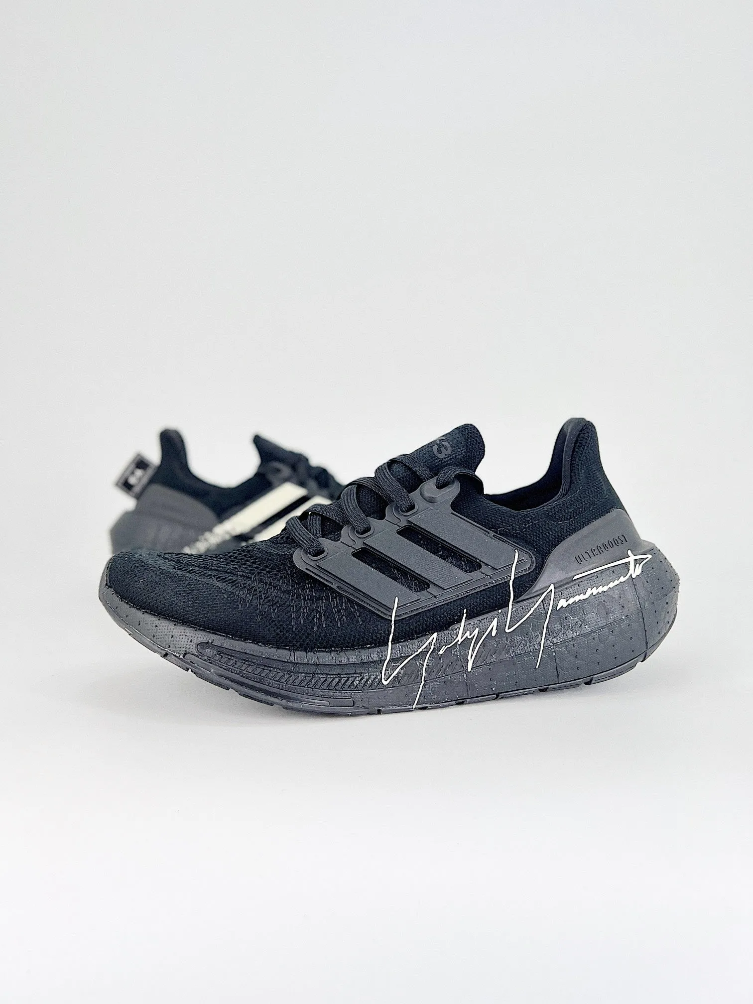 Adidas ULTRABOOST LIGHT
