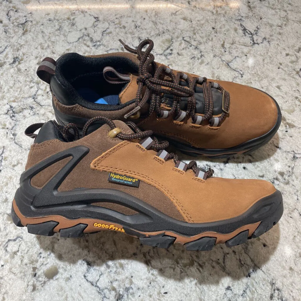 DWW Shoes 6Y Brown