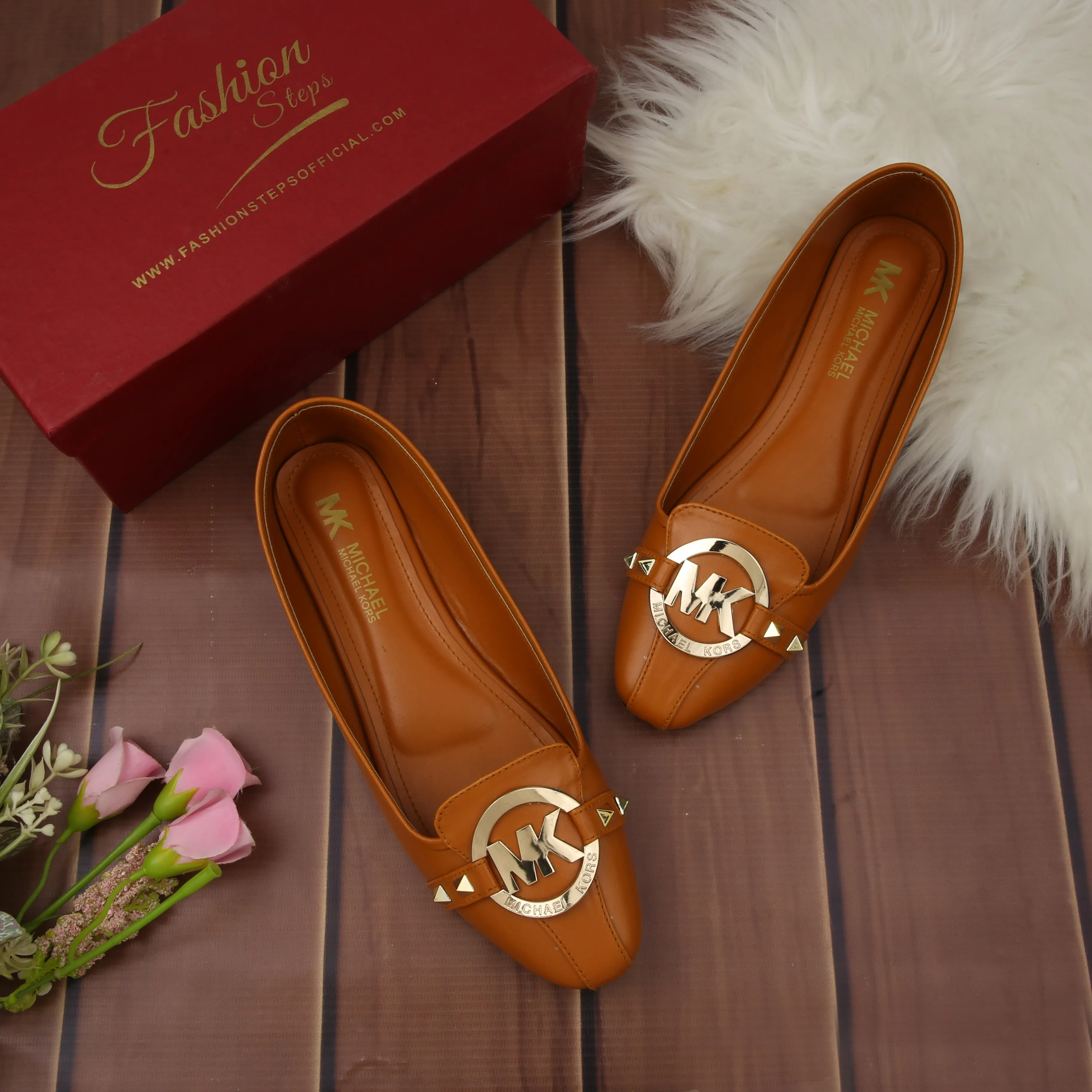Fashion MK pump