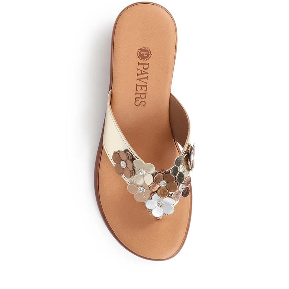Floral Embellished Toe Post Sandals - CLUBS39001 / 325 319
