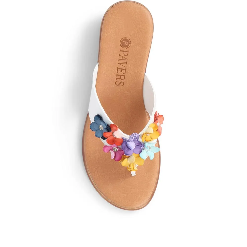 Floral Embellished Toe Post Sandals - CLUBS39001 / 325 319