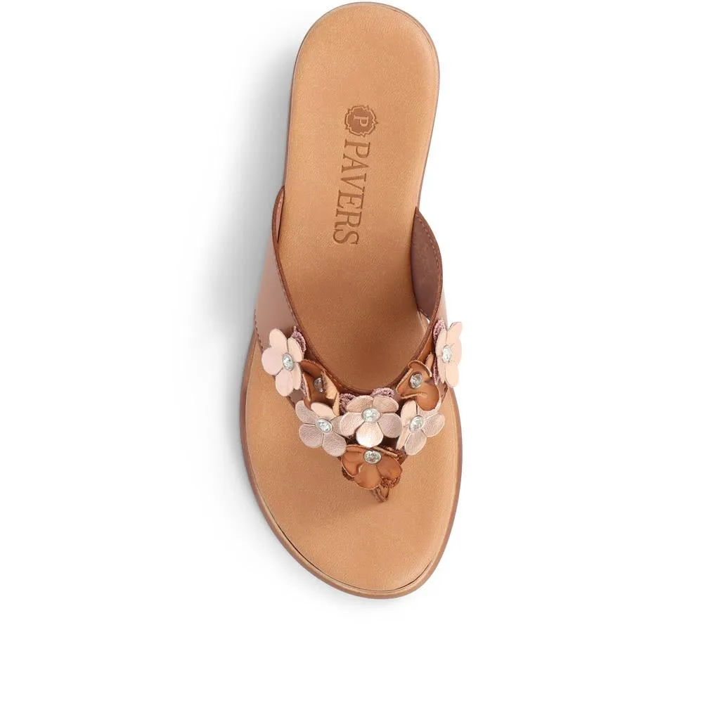 Floral Embellished Toe Post Sandals - CLUBS39001 / 325 319