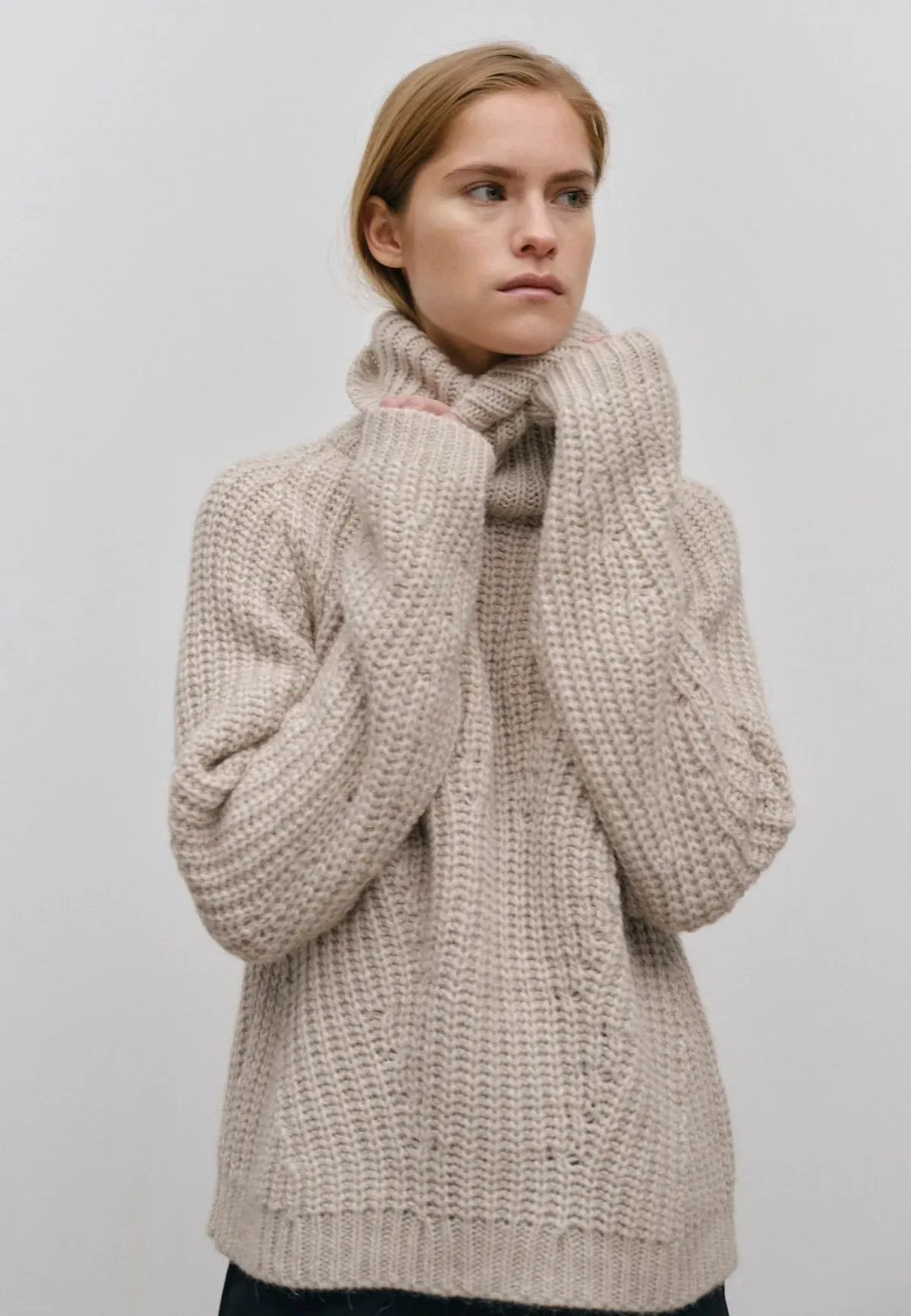 Henny Knit TurtleNeck