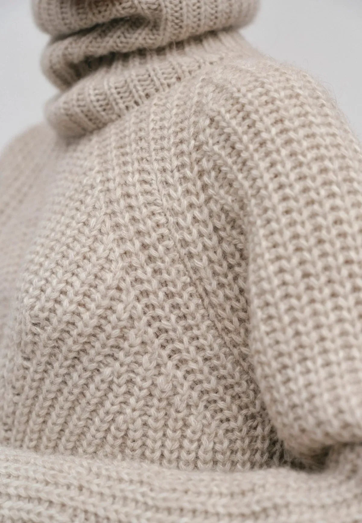 Henny Knit TurtleNeck