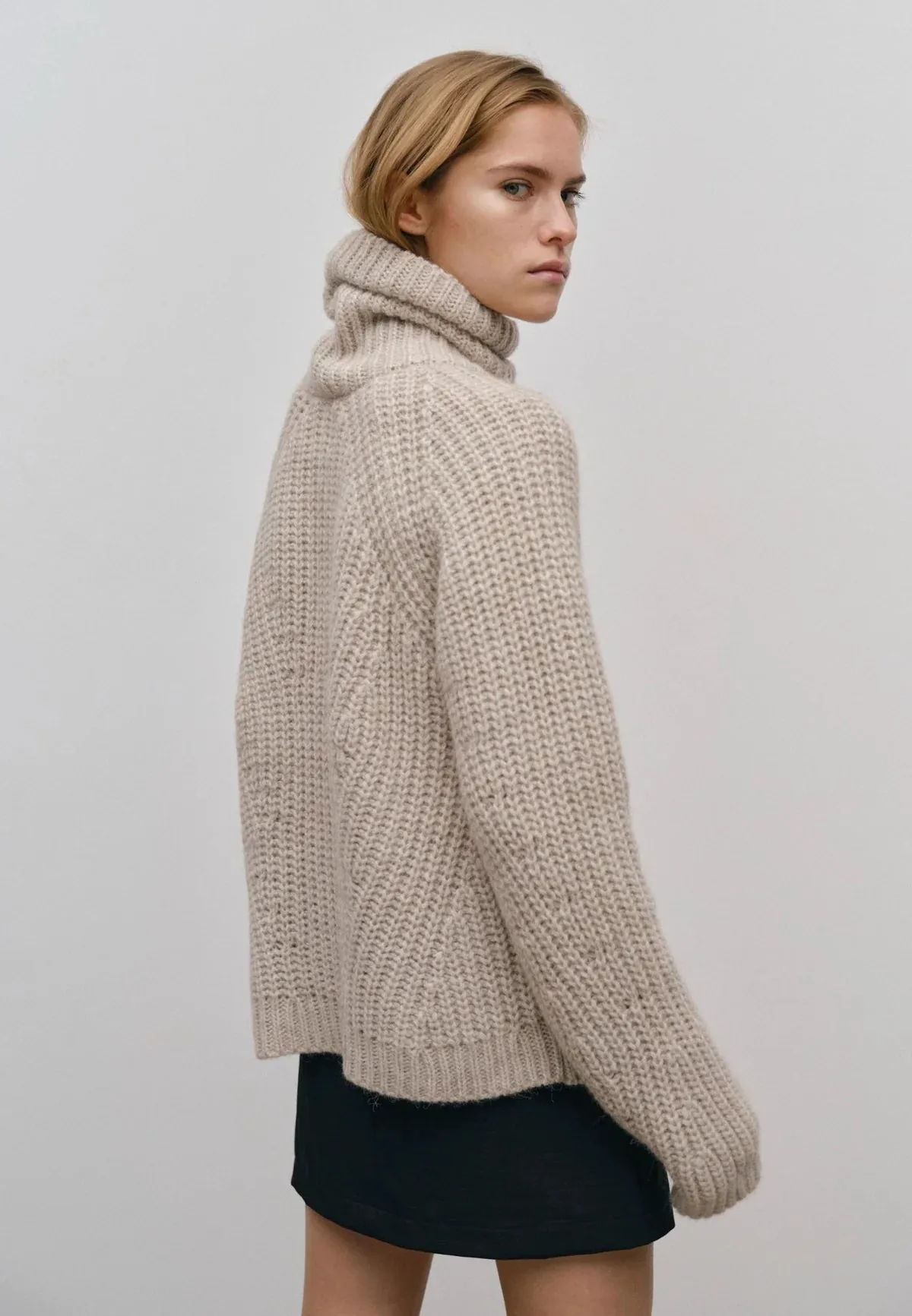 Henny Knit TurtleNeck