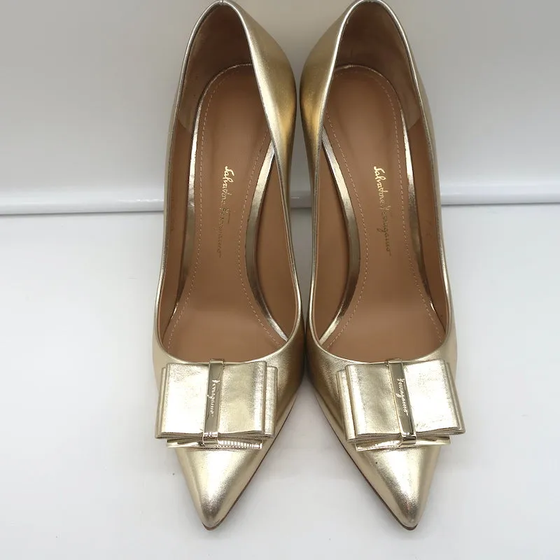 Salvatore Ferragamo Zeri X5 Bow Pumps Gold Metallic Leather Size 7.5 C