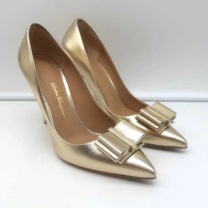 Salvatore Ferragamo Zeri X5 Bow Pumps Gold Metallic Leather Size 7.5 C