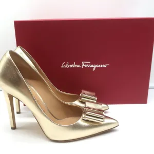 Salvatore Ferragamo Zeri X5 Bow Pumps Gold Metallic Leather Size 7.5 C
