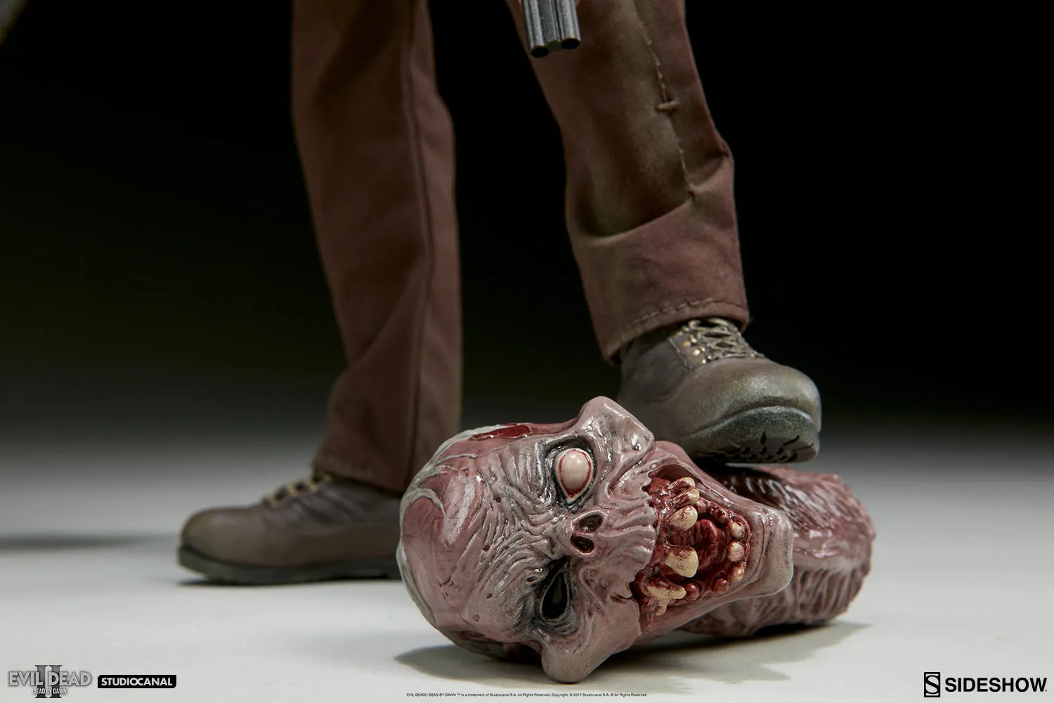 Sideshow Collectibles - Evil Dead II Sixth Scale Figure - Ash William