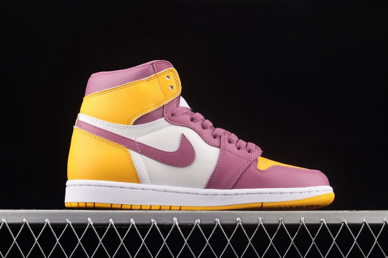 WMNS Air Jordan 1 AJ1 Retro High - Brotherhood