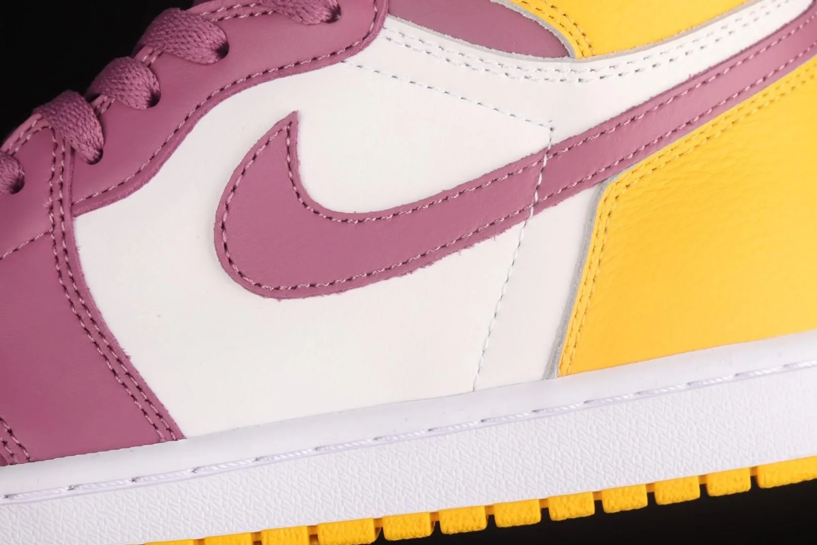 WMNS Air Jordan 1 AJ1 Retro High - Brotherhood
