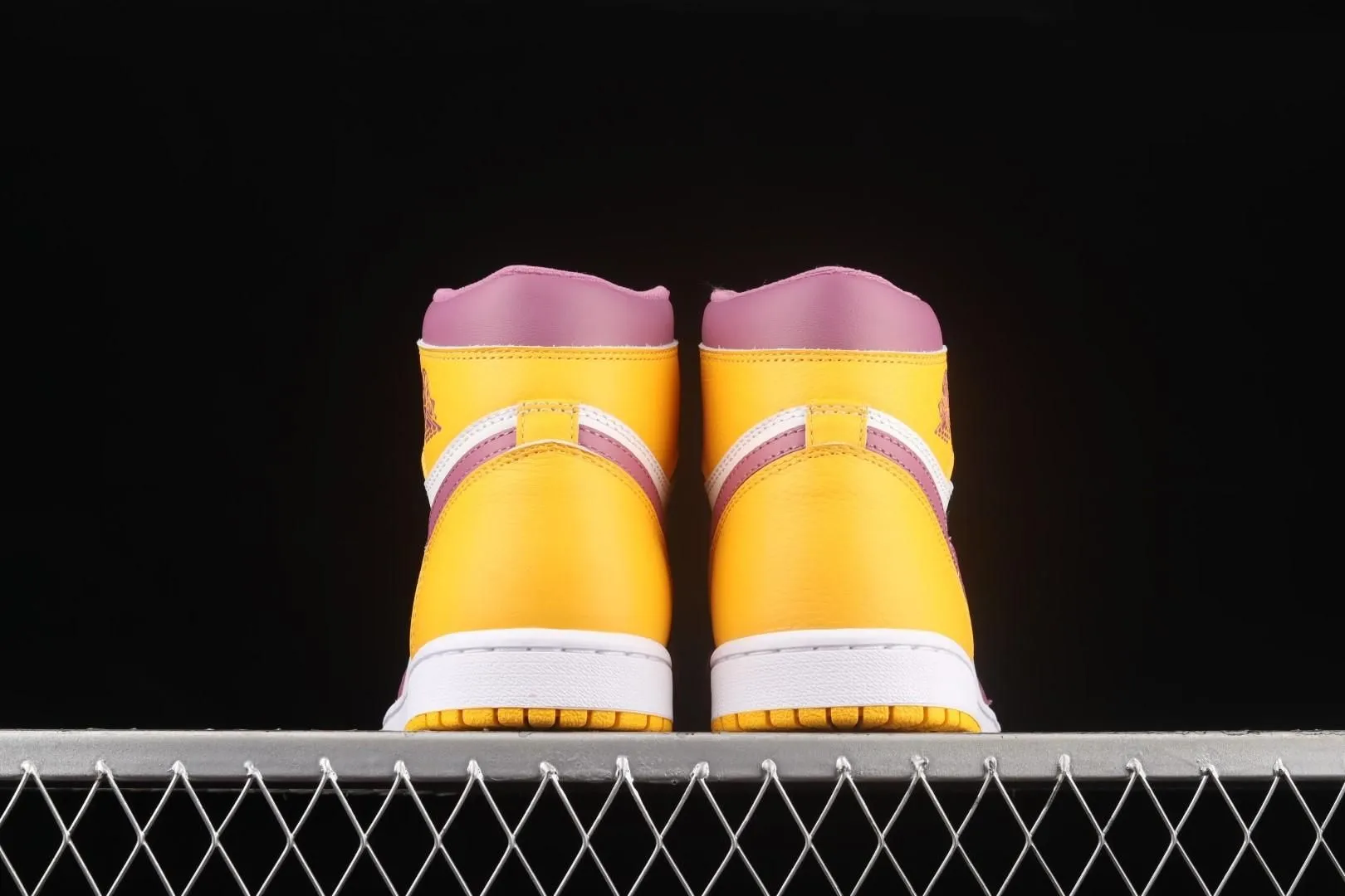 WMNS Air Jordan 1 AJ1 Retro High - Brotherhood