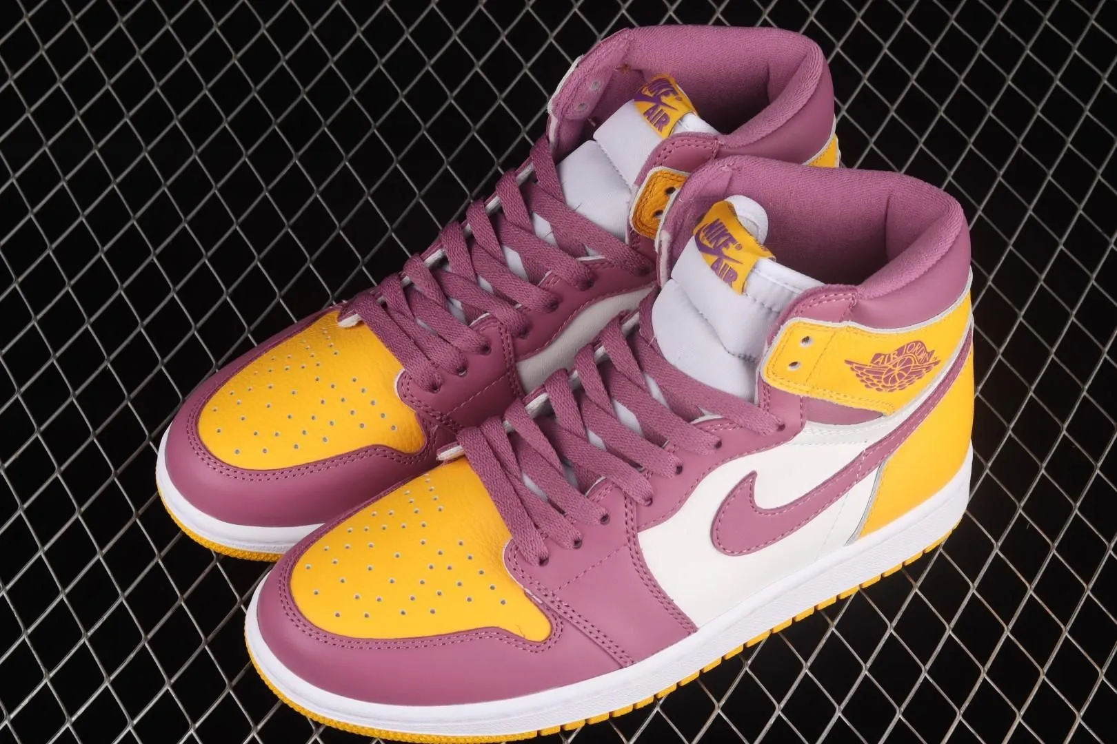 WMNS Air Jordan 1 AJ1 Retro High - Brotherhood