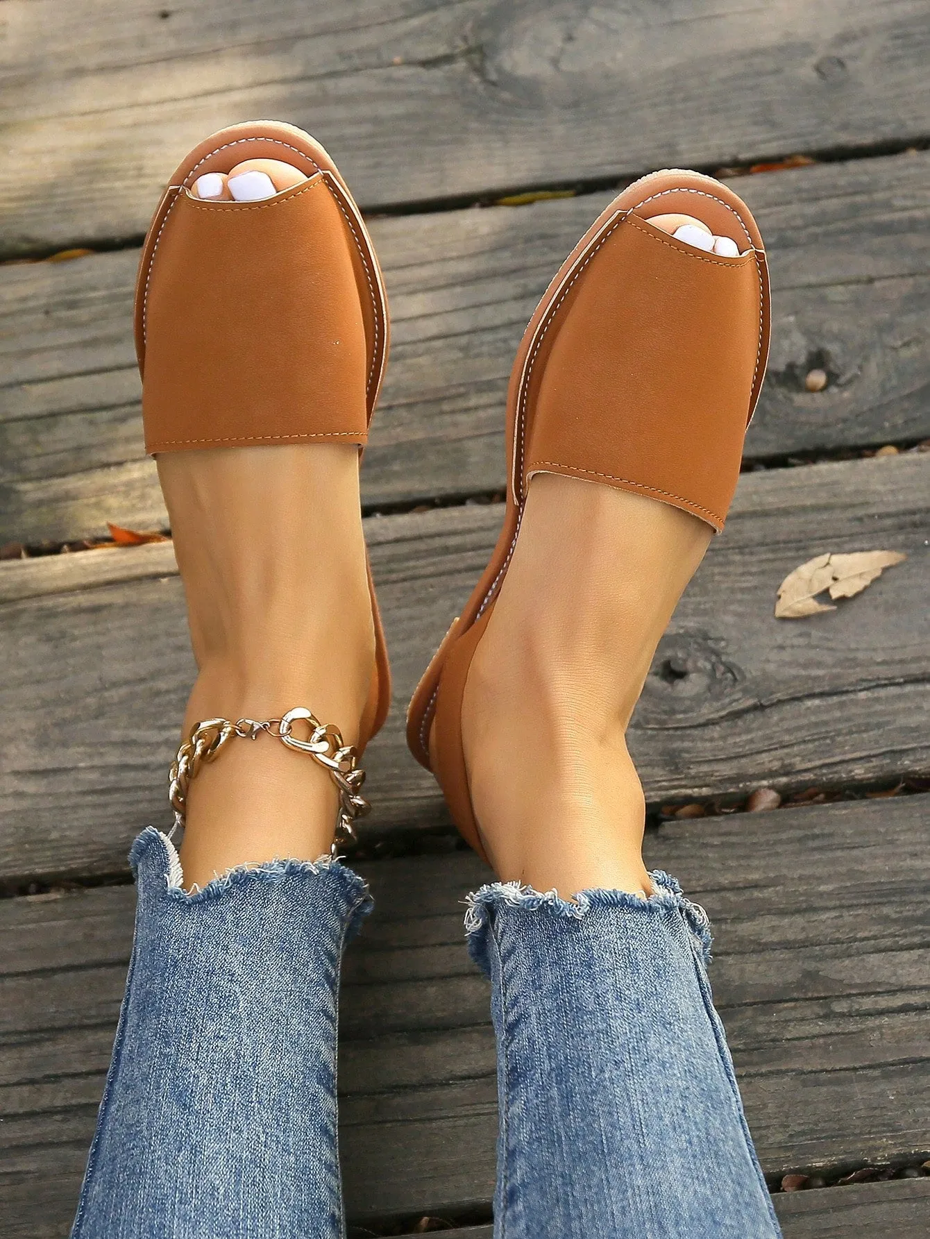 Women's Fishmouth Buckle Decoration Flat Sandals With Rubber Sole, Comfortable Casual Vacation Style, Brown Leather
