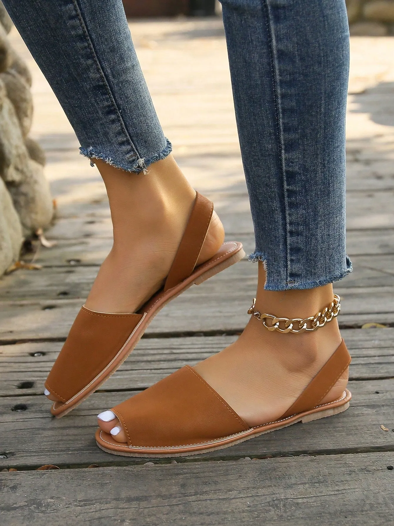 Women's Fishmouth Buckle Decoration Flat Sandals With Rubber Sole, Comfortable Casual Vacation Style, Brown Leather
