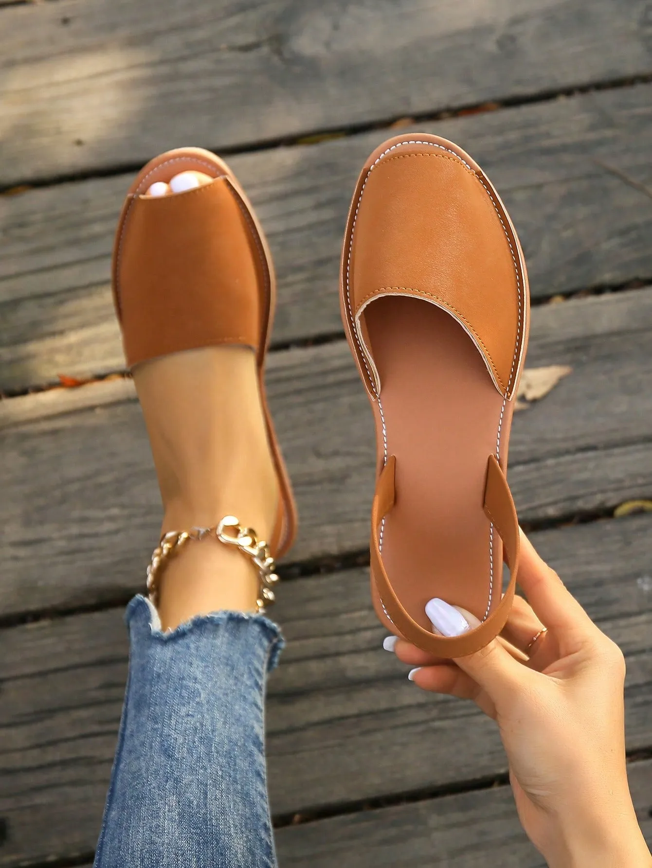 Women's Fishmouth Buckle Decoration Flat Sandals With Rubber Sole, Comfortable Casual Vacation Style, Brown Leather