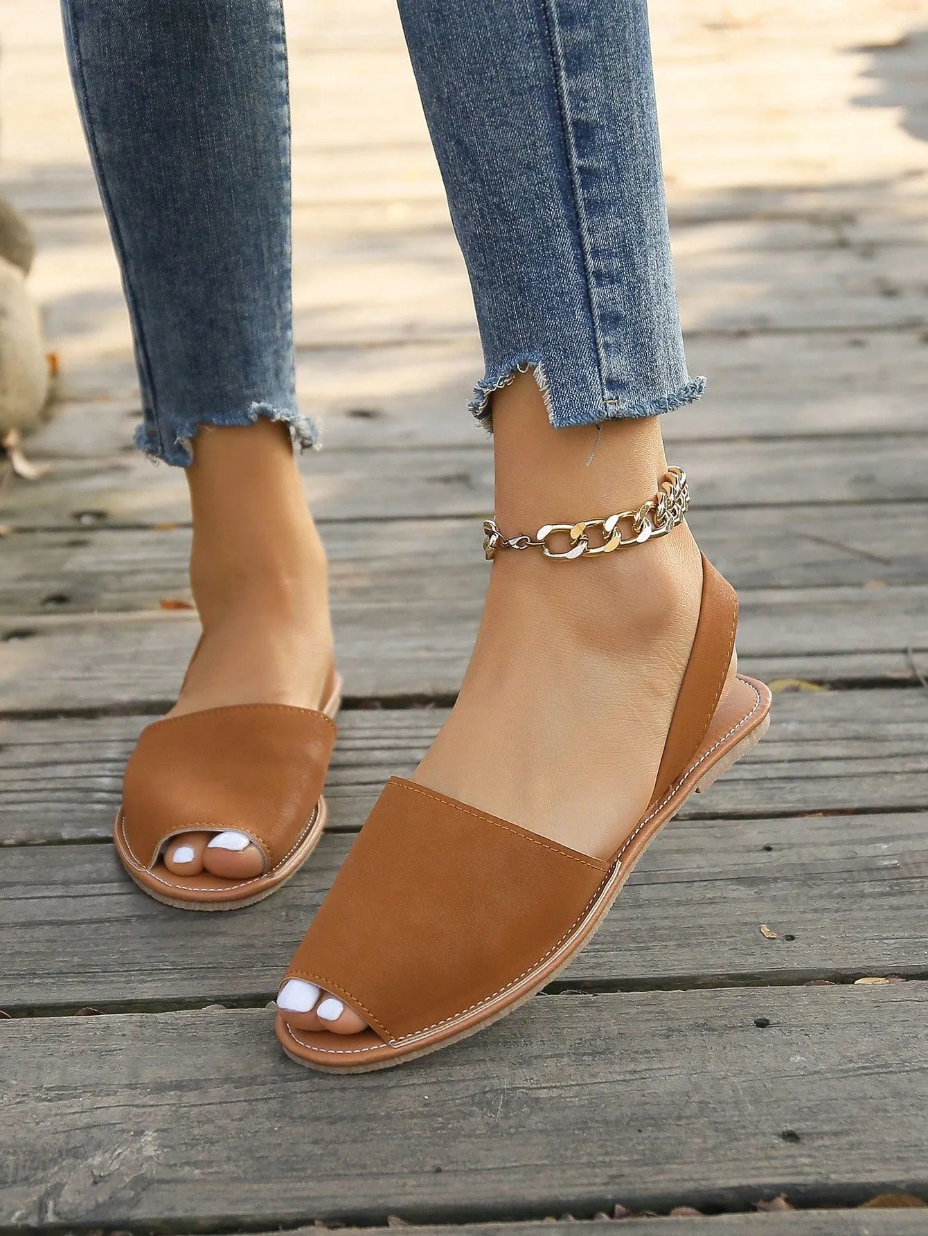 Women's Fishmouth Buckle Decoration Flat Sandals With Rubber Sole, Comfortable Casual Vacation Style, Brown Leather